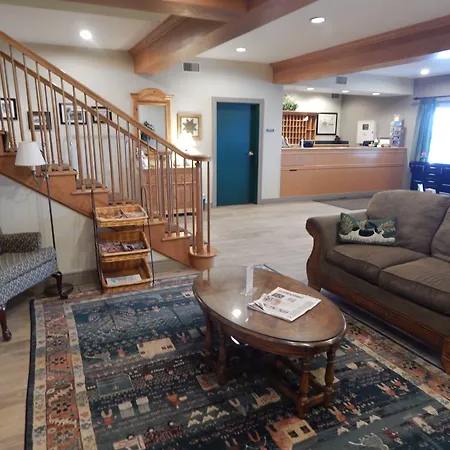 Lancaster Inn & Suites-2