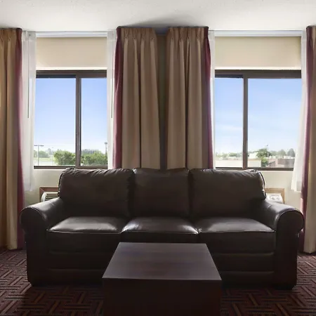 Super 8 By Wyndham Fairview Heights-St. Louis-3