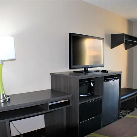 Super 8 By Wyndham Greensboro/Coliseum/Conv.-2