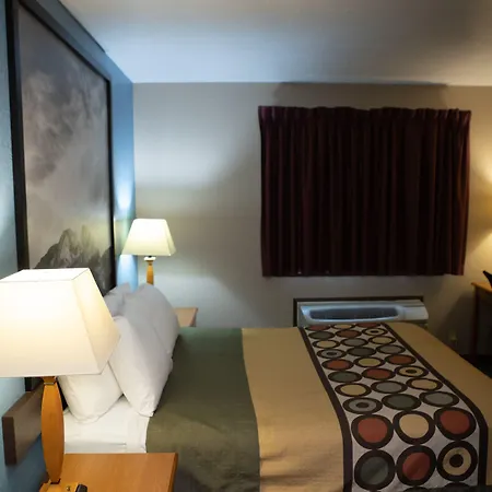 Super 8 By Wyndham Fairmont-3