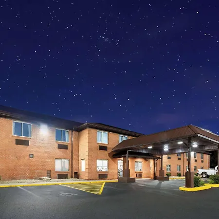 Super 8 By Wyndham Fairmont-2