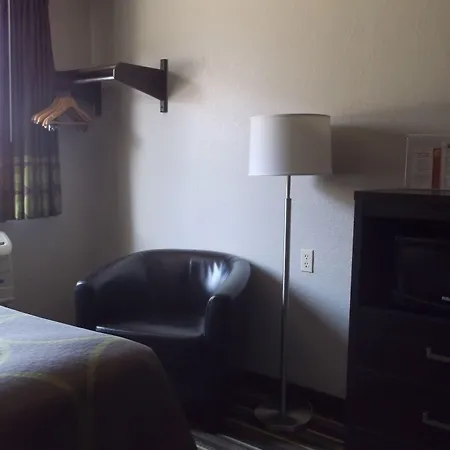 Super 8 By Wyndham Brookings-2