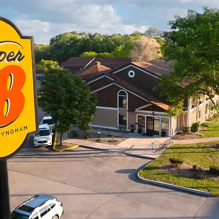 Super 8 By Wyndham Red Wing-3