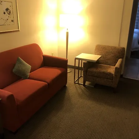 Hampton Inn & Suites Milwaukee Downtown-2
