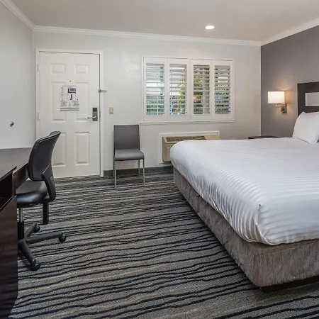 Redwood Creek Inn-3