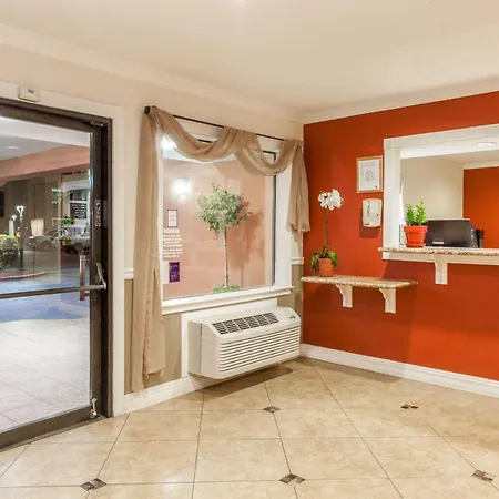Super 8 By Wyndham Bakersfield/Central-3