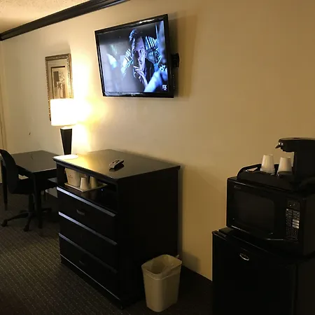 Ramada By Wyndham Ontario Airport & Convention Center-3