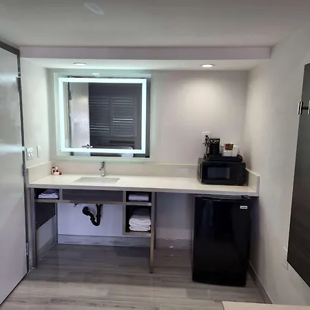 Travelodge Inn & Suites By Wyndham Fullerton-3
