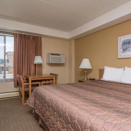 Super 8 By Wyndham Owatonna-3