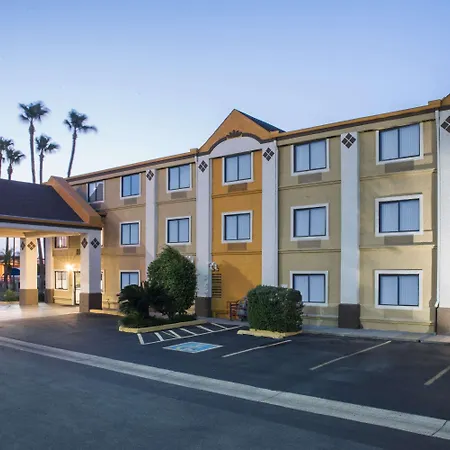 Super 8 By Wyndham Harlingen Tx-2