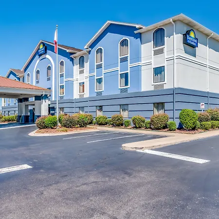 Days Inn & Suites By Wyndham Prattville-Montgomery-2