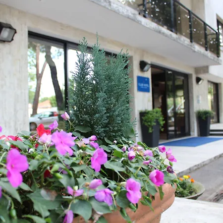 Club Hotel-2