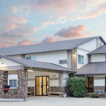 Super 8 By Wyndham Waverly-2