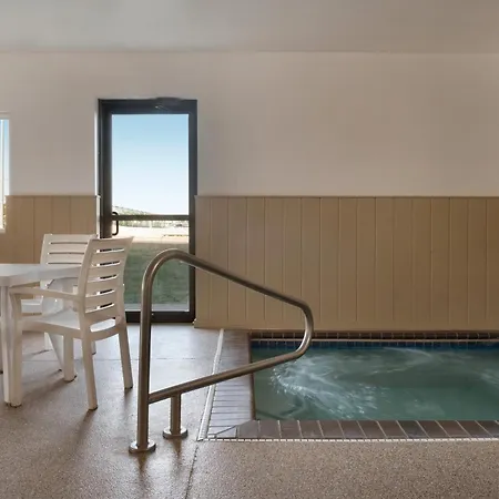 Super 8 By Wyndham Sioux Falls-3