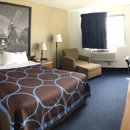 Super 8 By Wyndham Montgomery Maybrook-3