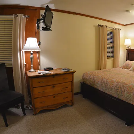 Hyde Away Inn-2