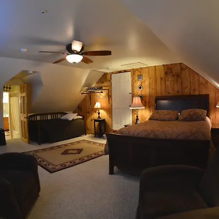 Hyde Away Inn-3