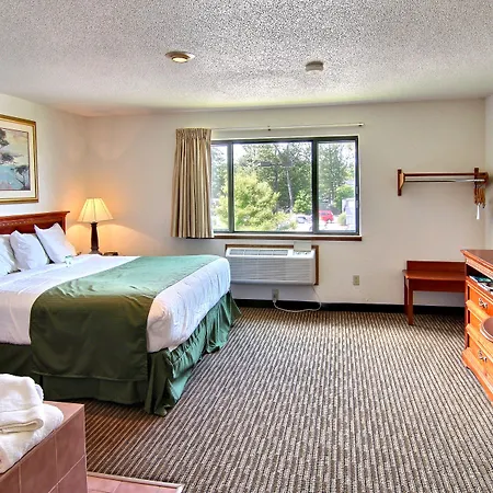Days Inn & Suites By Wyndham Traverse City-3