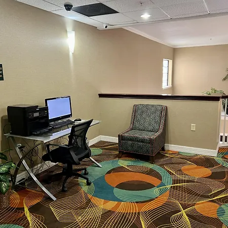 Quality Inn & Suites Near University-3