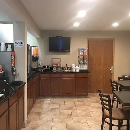 Super 8 By Wyndham Newton-3