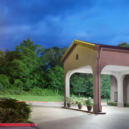 Hotel Piney Woods-3