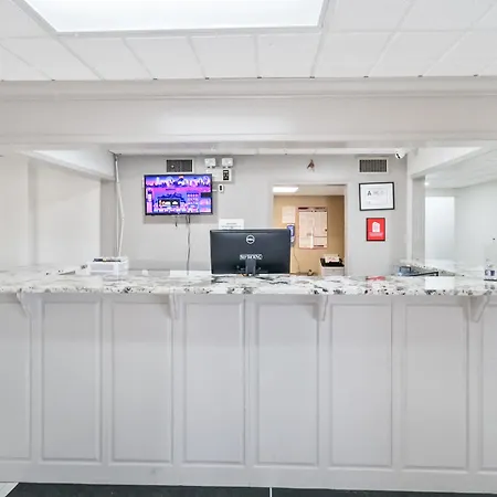 Red Roof Inn & Suites Fayetteville-Fort Bragg-2