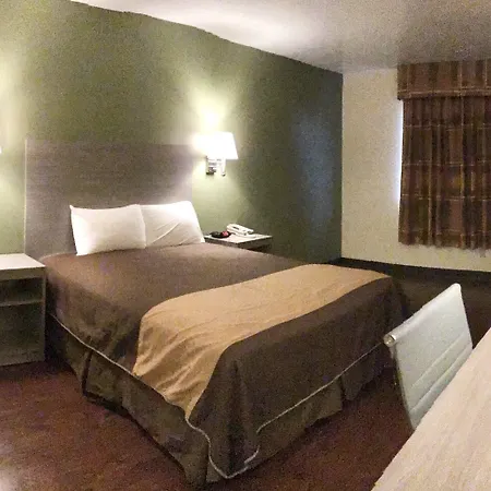 Rodeway Inn Moriarty-2