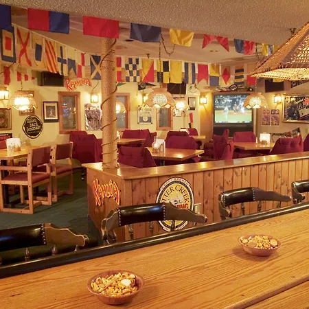 Commodores Inn-3