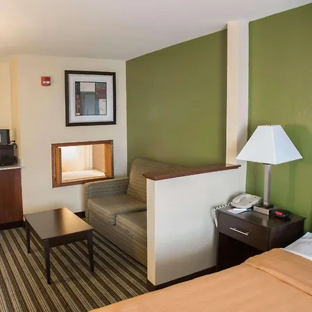 Quality Inn & Suites Loves Park Near Rockford-2