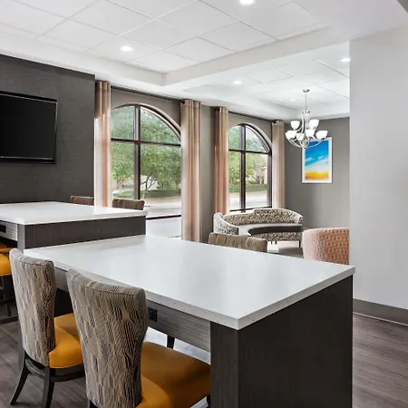 Days Inn & Suites By Wyndham Murfreesboro I-24 East-3