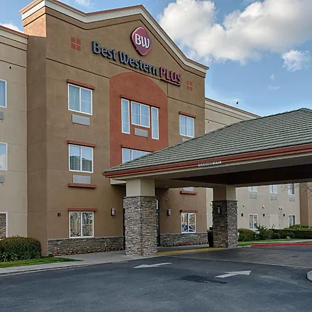 Best Western Plus Delta Inn & Suites-3