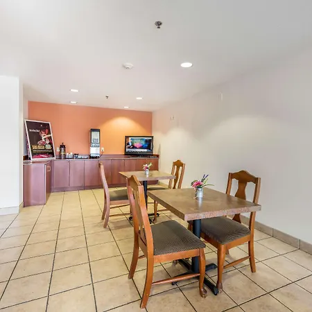 Golden Isles Inn & Suites Brunswick South-2
