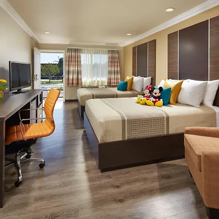 Eden Roc Inn & Suites Near The Maingate-2