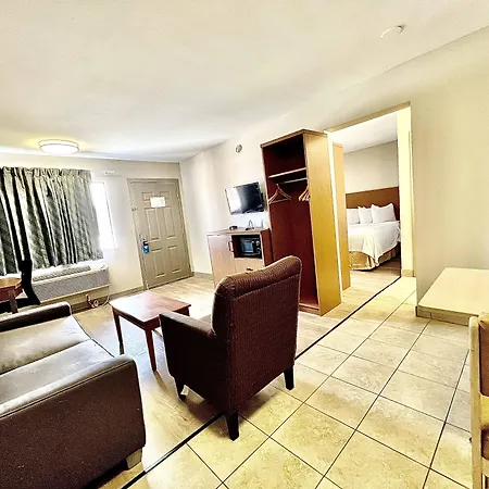 Days Inn & Suites By Wyndham Arlington Near Six Flags-3