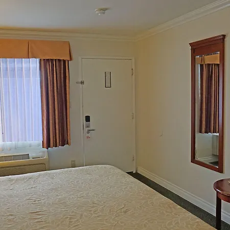 Redondo Inn And Suites-3