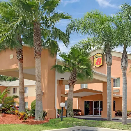 Super 8 By Wyndham Daytona Beach-3