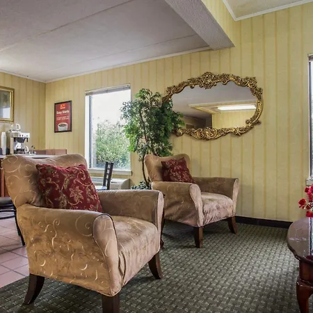 Econo Lodge Inn & Suites Lugoff-2