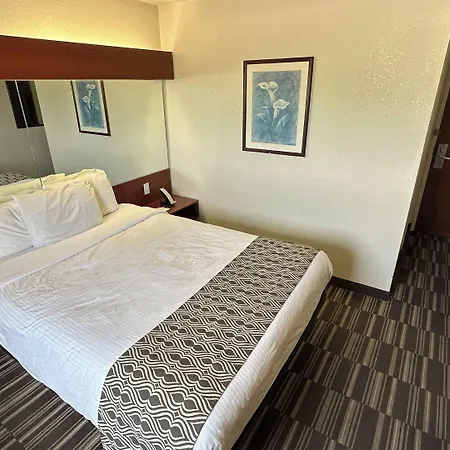 Microtel Inn And Suites By Wyndham Miami Ok-2