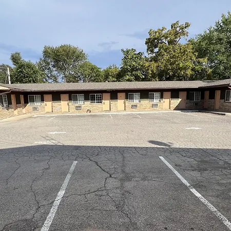 Westbridge Inn And Suites-3