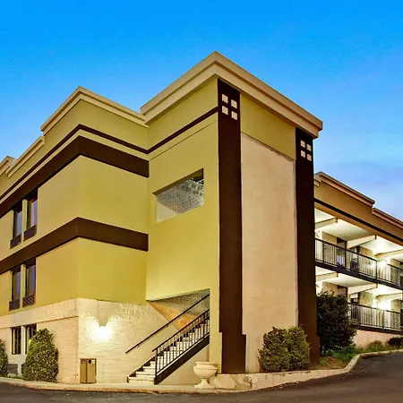Super 8 By Wyndham Raleigh Downtown-2
