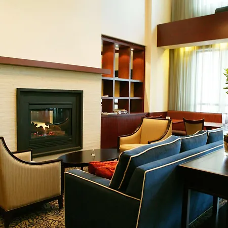 Hampton Inn & Suites Laval-3