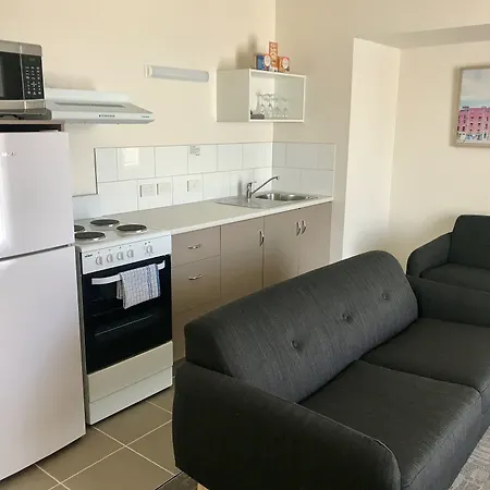 Adina Place Motel Apartments-3