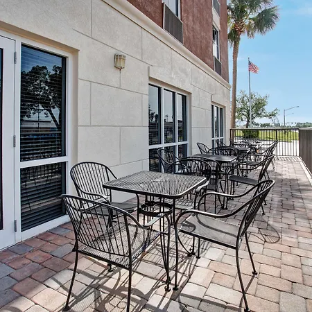 Hampton Inn & Suites Cape Coral / Fort Myers-3