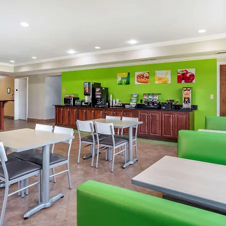 Quality Inn & Suites Demopolis-3