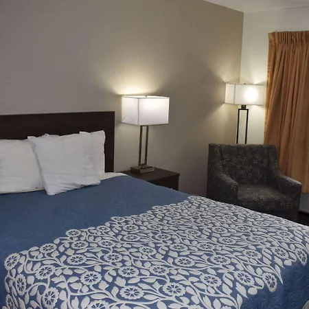 Super 8 By Wyndham Grand Island-3