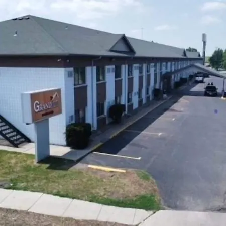 Grand Inn Fargo-2