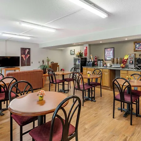 Econo Lodge & Suites Southern Pines - Pinehurst-3