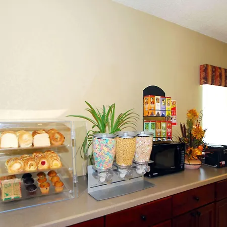 Econo Lodge Inn & Suites Kearney South-3