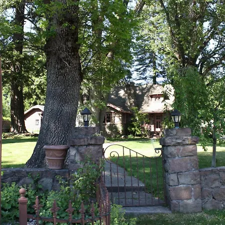 Strawberry Valley Inn-2