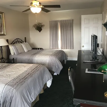 Longhouse Lodge Motel-2
